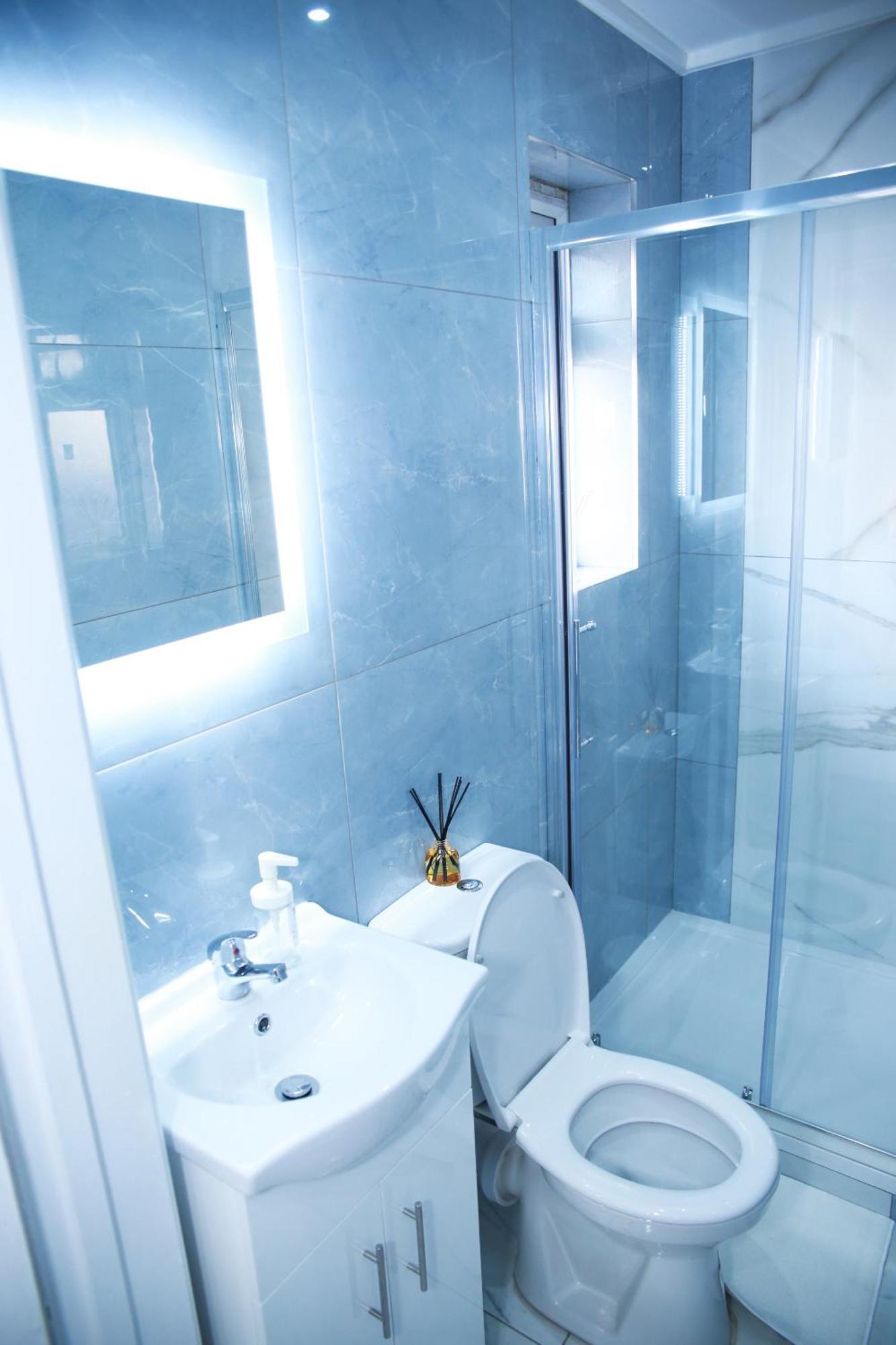 Lovely With Free Parking On Premises. Apartament