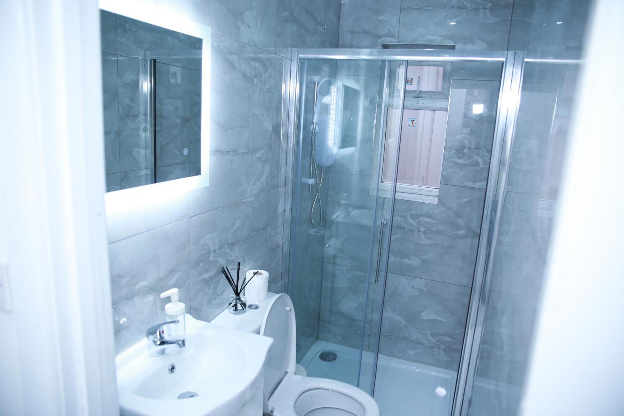 Apartament Lovely With Free Parking On Premises. Londra
